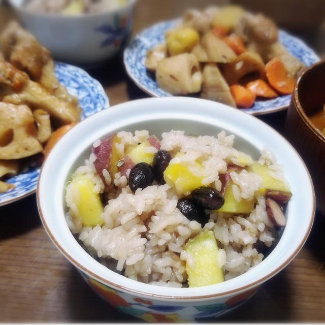 【家ごはん】 おせち料理リメイク♪ 黒豆 さつま芋ごはんと 栗の甘露煮 鶏レンコン * 柿プリンと 国産キウイ