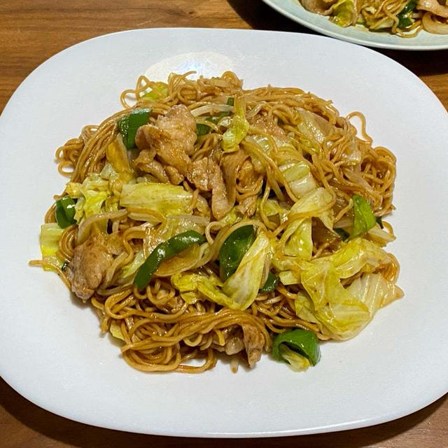 シマダヤの上海焼きそばは、美味しいけど麺が長ーーーいです ♪