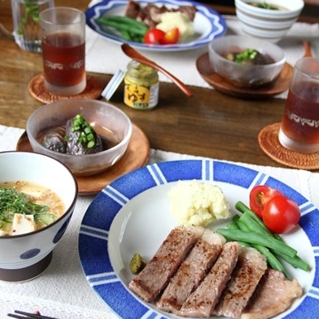 牛ステーキ と なすのとろとろ煮 と 冷や汁。