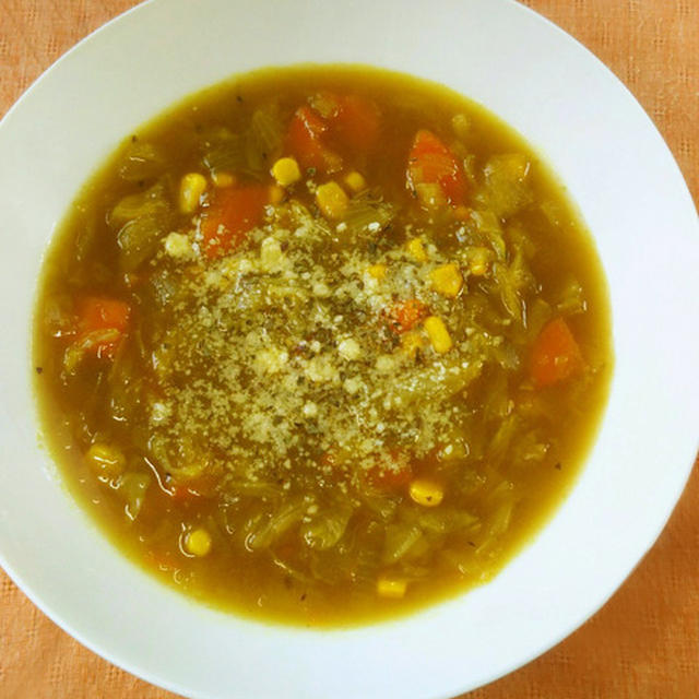 【レシピ】コンソメスープを簡単リメイク♪固形ルーで濃厚カレースープ♪