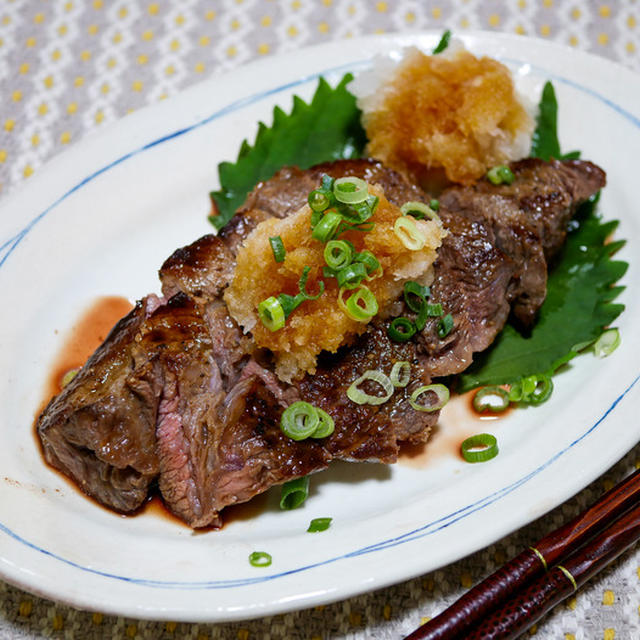 懐かし実家の味「牛肉のステーキを大根おろしで」&「60周年記念エースコックワンタンメン」