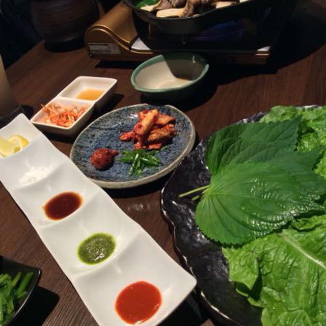 夕食は韓国料理屋で