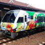 アンパンマン列車とキティちゃん新幹線。