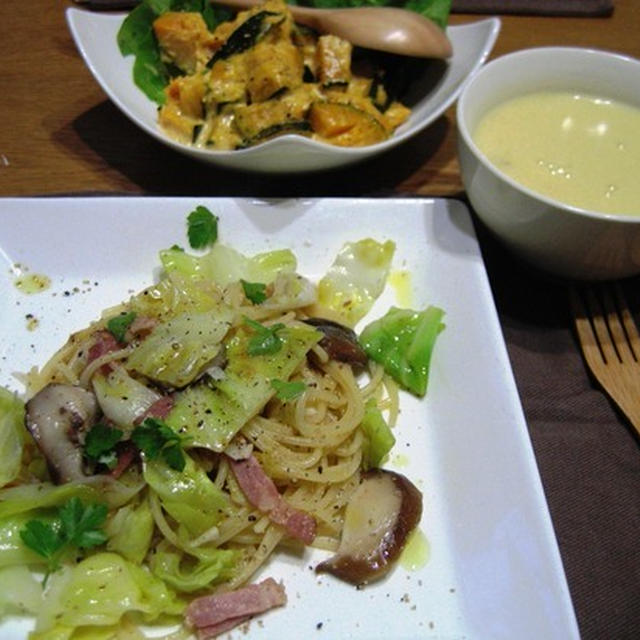 キャベツとしいたけのアンチョビパスタと、てりやきチキン弁当