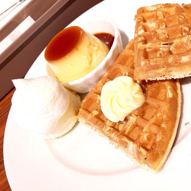 Caffe Morozoffのアーモンドワッフルのセット