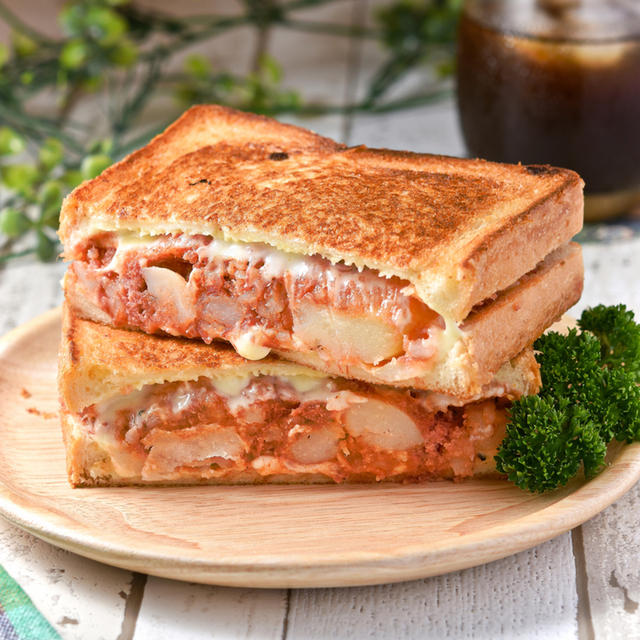 じゃがいもとコーンビーフのホットサンドのレシピ