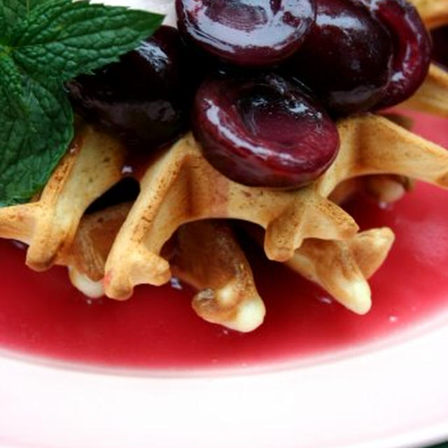 Waffles with Whipped Cream Cheese and Cherry Compoteホイップクリームチーズとチェリーソースのせワッフル