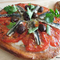 お魚屋さんのトマトコンフィとイワシのマリネのピザ 　