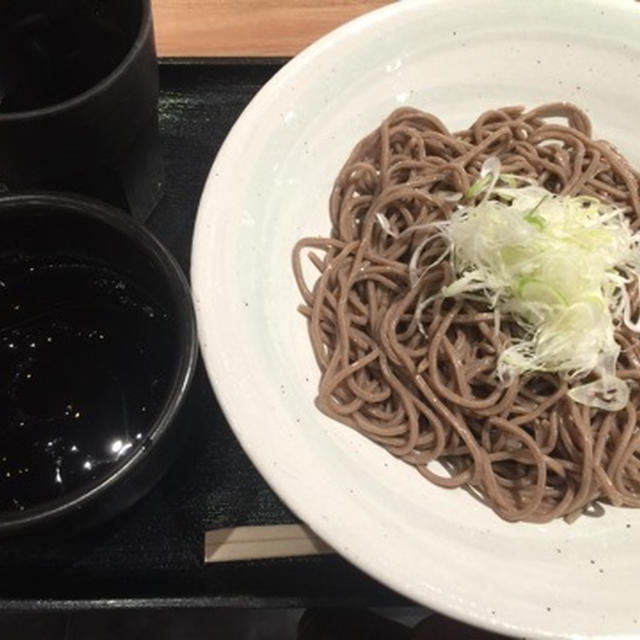 【銀座】そば　俺のだし　GINZA５　ボリュームたっぷりの４００円のもり蕎麦　さらっとした天かす