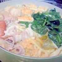 生姜とにんにくを利かせた、うどん入りちゃんこ鍋♪温まるよ～。