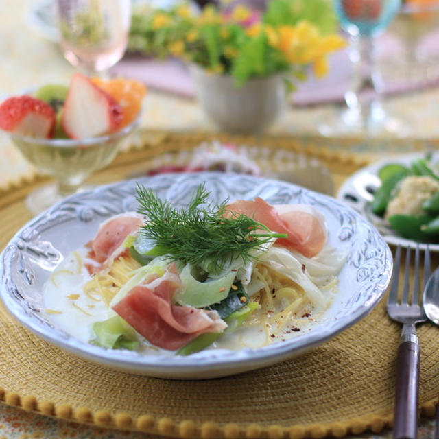 【レシピ】フライパンひとつのネギと生ハムのあったかスープパスタ。と　献立。　と　柑橘の季節。