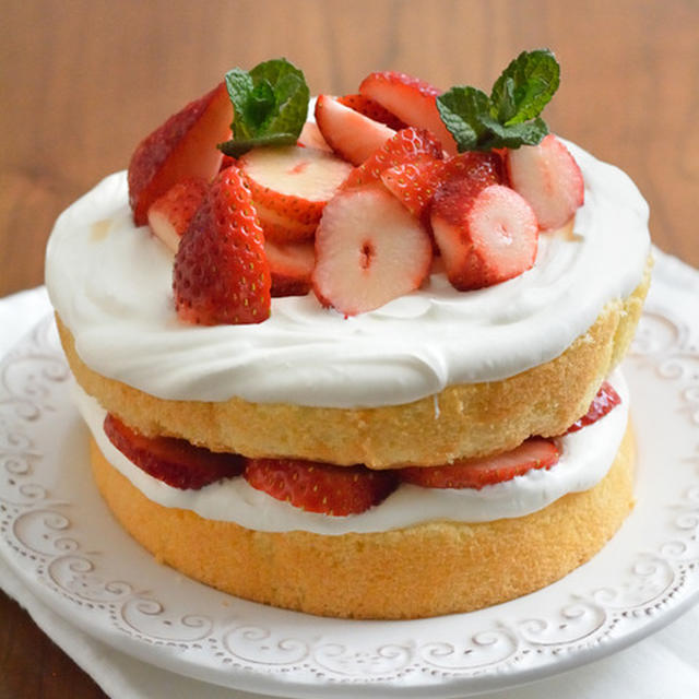 春はいちごのショートケーキ。