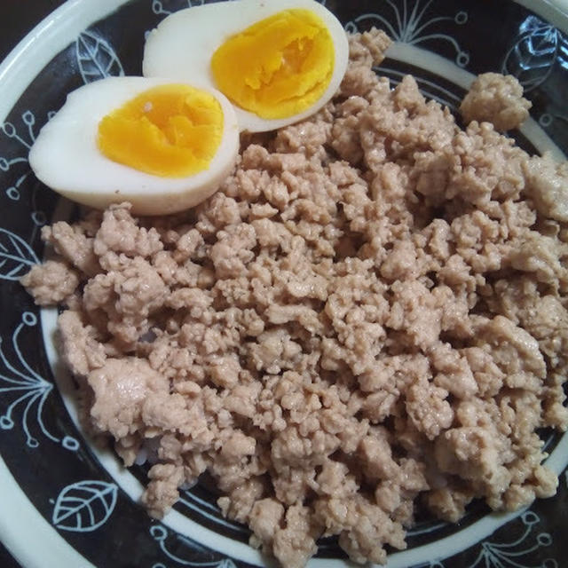 鶏ひき肉でさっぱり味に！ルーローハン