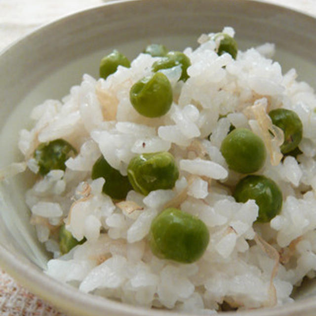 滋味なるグリンピースと切りいかのご飯