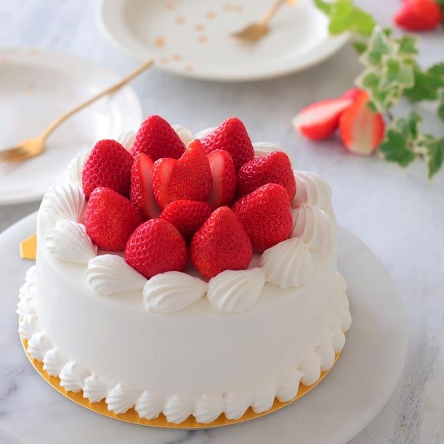 次女のお誕生日ケーキは真っ白な苺のデコレーションケーキ♪
