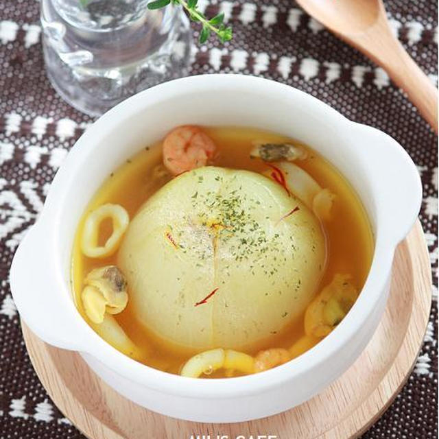 【大使】レンジde簡単！＊丸ごと玉ねぎとシーフードの煮込みスープ＊