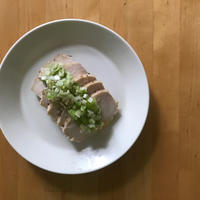 【レシピブログ】レモン風味の鶏ハム ねぎ塩レモンソース × イタリアの白