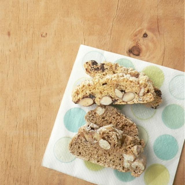 アーモンドとチョコのビスコッティとコーヒーとクルミのビスコッティ