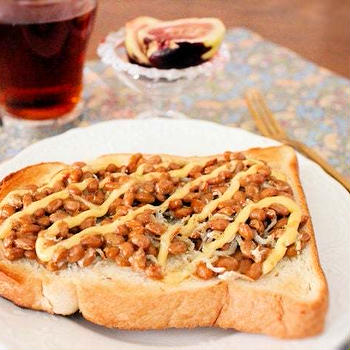 更年期の身体に効く納豆トースト　朝ごはん