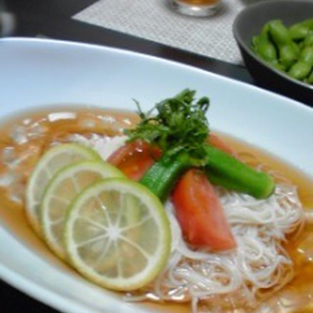 トマトとオクラの涼麺