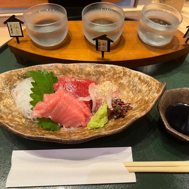 マグロの刺身と日本酒３種がセットが7月31日まで1000円! まぐろのエン時難波高島屋店