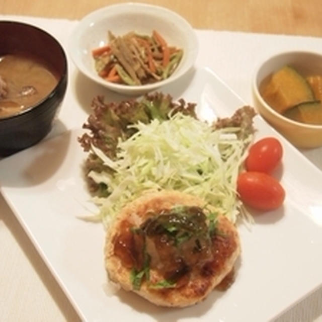 鶏とエノキの和風ハンバーグ　青じそジュレのお献立