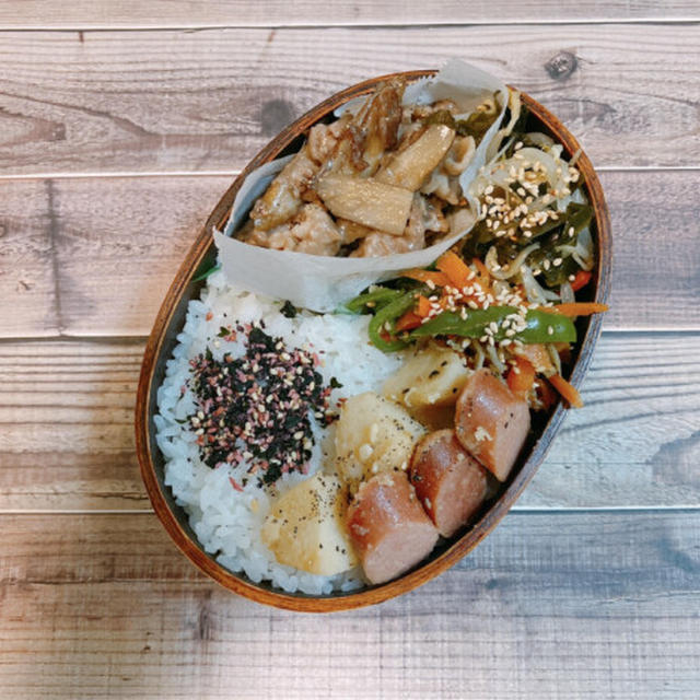 牛肉とごぼうの炒め煮弁当とハンバーグ弁当、鶏そぼろ弁当（牛肉とごぼうの炒め煮のレシピあり）