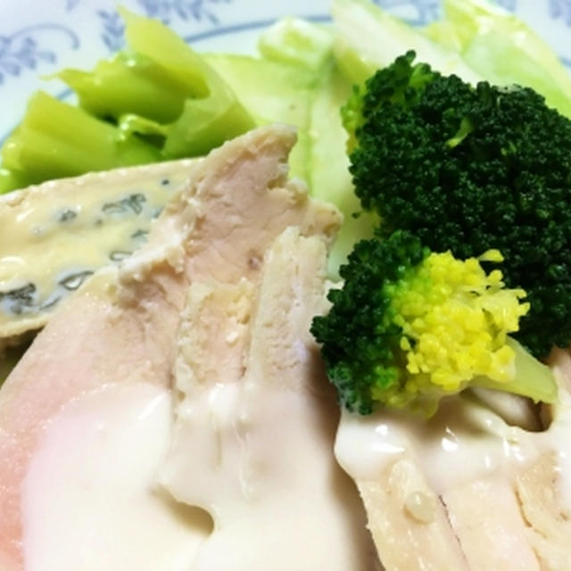 塩麹をぬり込んでおいた鶏胸肉でサラダ♪