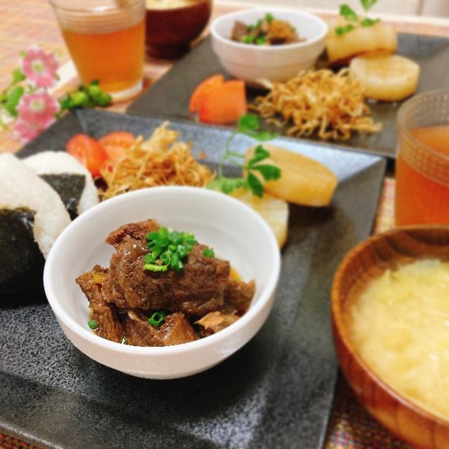牛すじ煮込みと大根ステーキのワンプレート夕ご飯
