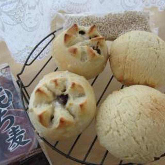 もち麦メロンパン・もち麦レーズンパン♪