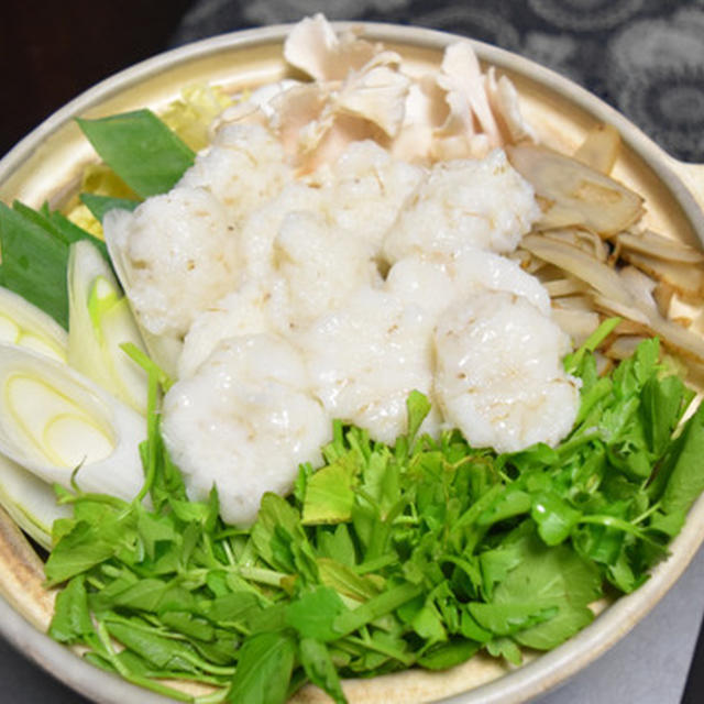 大和芋鍋【ぐんまクッキングアンバサダー】大和芋のすりおろしがもっちりなおお団子にになった体に優しいお鍋。