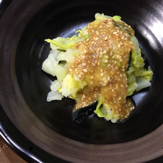 レンジだけで簡単調理♪食物物繊維たっぷりでお腹に嬉しい☆【白菜の胡麻味噌和え】