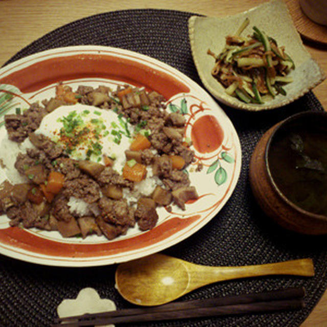 根菜たっぷり肉そぼろ丼☆晩ごはん