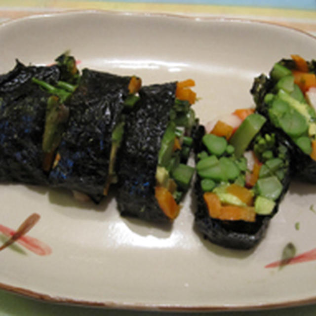 アボガドと野菜の韓国のり巻