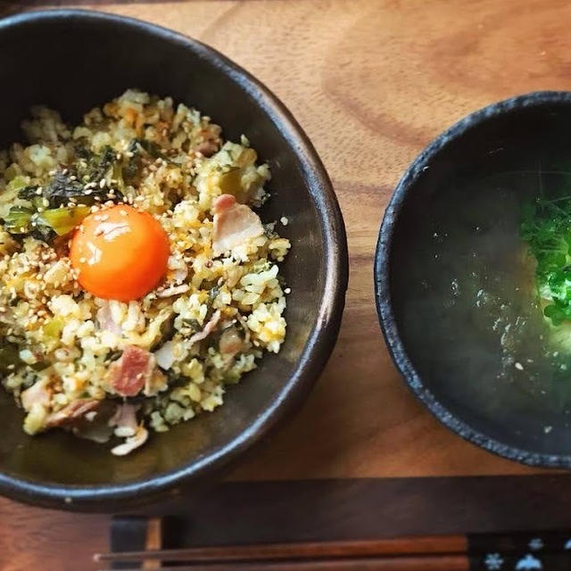 高菜漬けとベーコンの卵かけ炒飯の献立