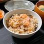 自家製・塩鮭で作る！秋鮭ときのこの炊き込みごはん【簡単レシピ】