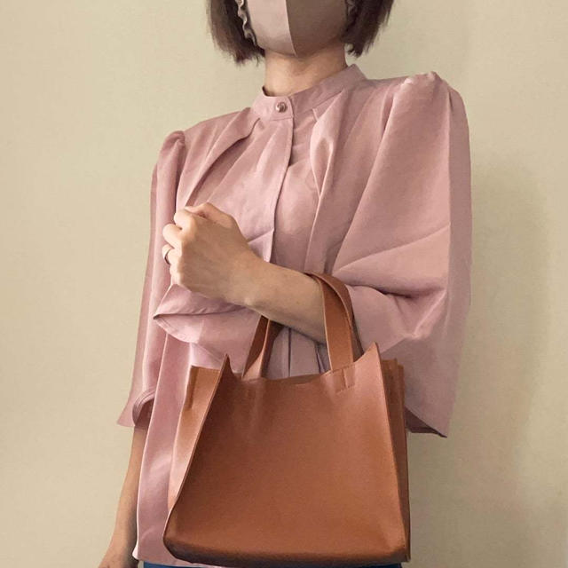 プチプラなのに、高見えする♡この春にヘビロテすること間違いなしのフレアブラウス