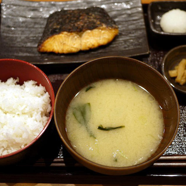 しんぱち食堂＠センター南　焼魚が豊富な定食屋さん