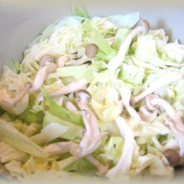 ルクルーゼで鶏とキャベツの蒸し焼き♪