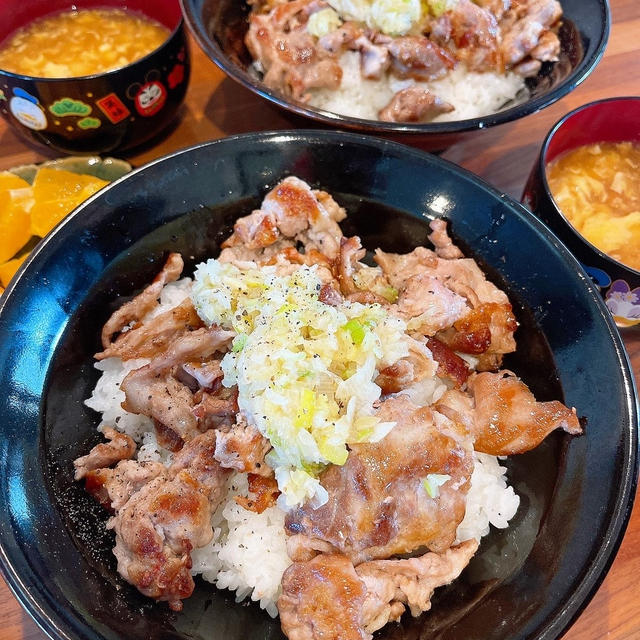 ランチはねぎ塩ポークとかきたま汁です！！