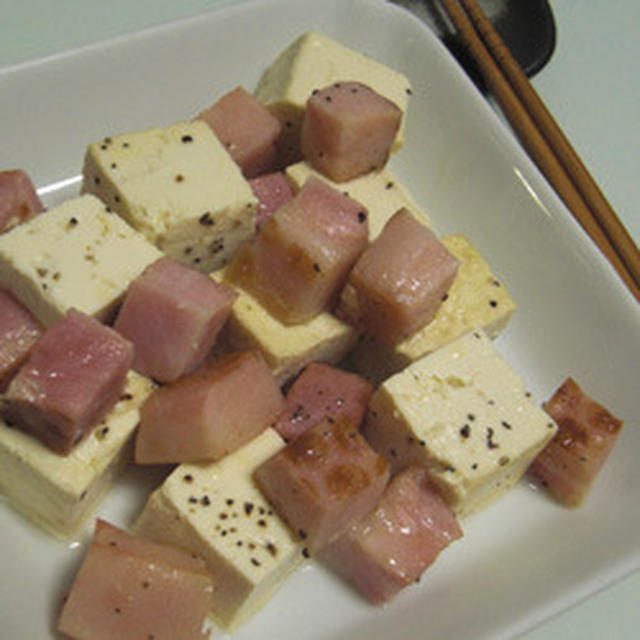 豆腐とベーコンの黒コショウ炒め