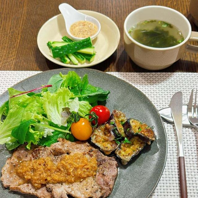 おろし玉ねぎと醤油麹ソースのトンテキ＆茄子のチーズ焼き【レシピ】