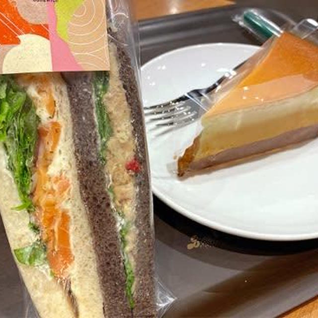 スタバの冬商品はクリスマスカラー☆