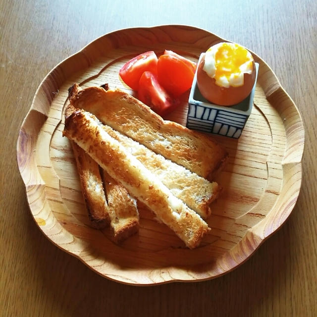 トーストフィンガー＆ボイルドエッグ（英国風定番朝食）