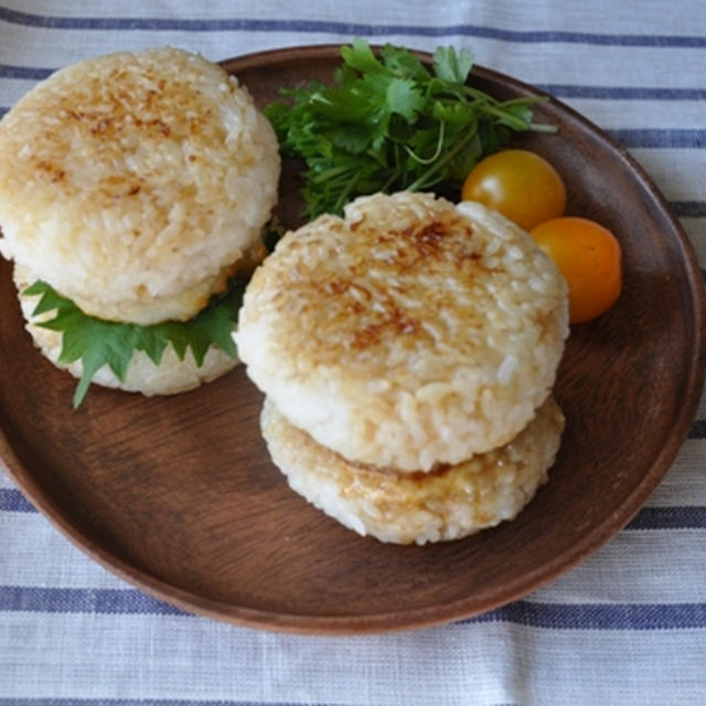 長イモの生姜焼きライスバーガー、味噌と大葉の香り焼きライスバーガー