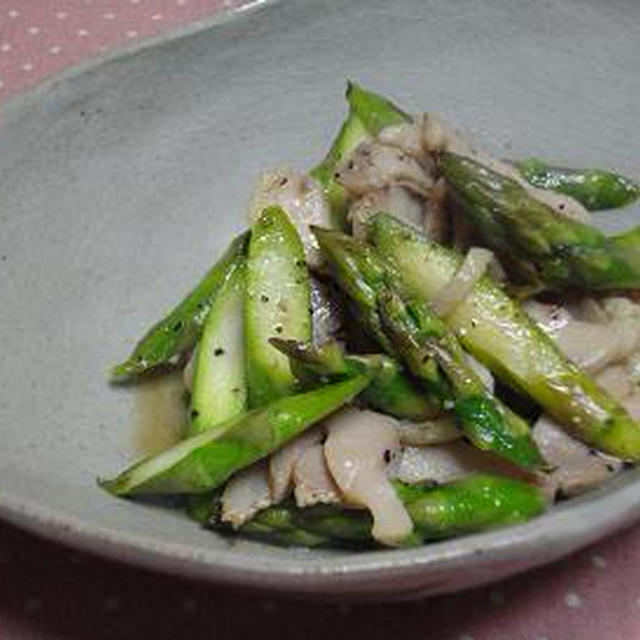 ☆塩麹漬け蒸し鶏とアスパラの炒め物☆