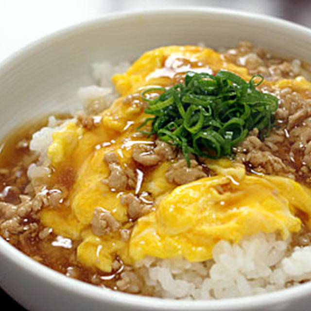 鶏そぼろあんかけふわトロ玉子丼