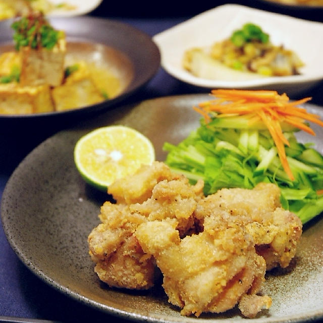 おつまみな食卓　塩から揚げなど