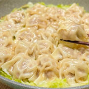 【レシピ】豚こま肉で食べごたえ抜群♬ワンパン蒸し餃子♬