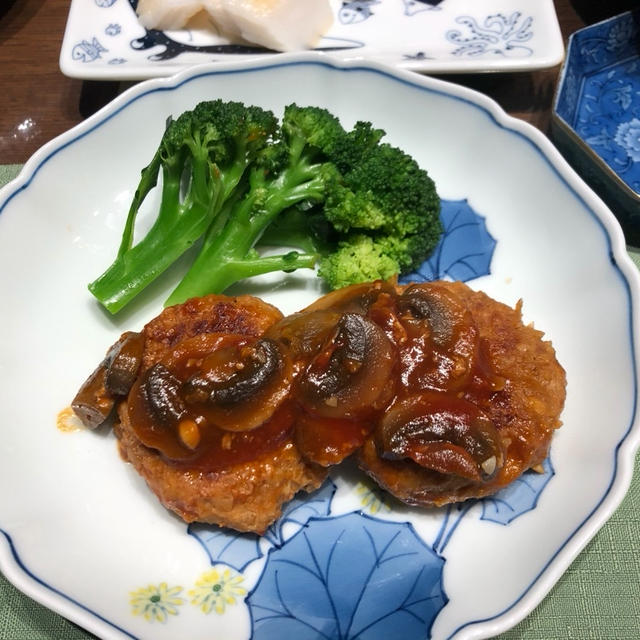 煮込みハンバーグ(本物豚肉)